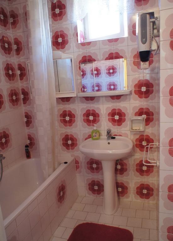 Вилла Hajnal Apartman Дьюла Номер фото