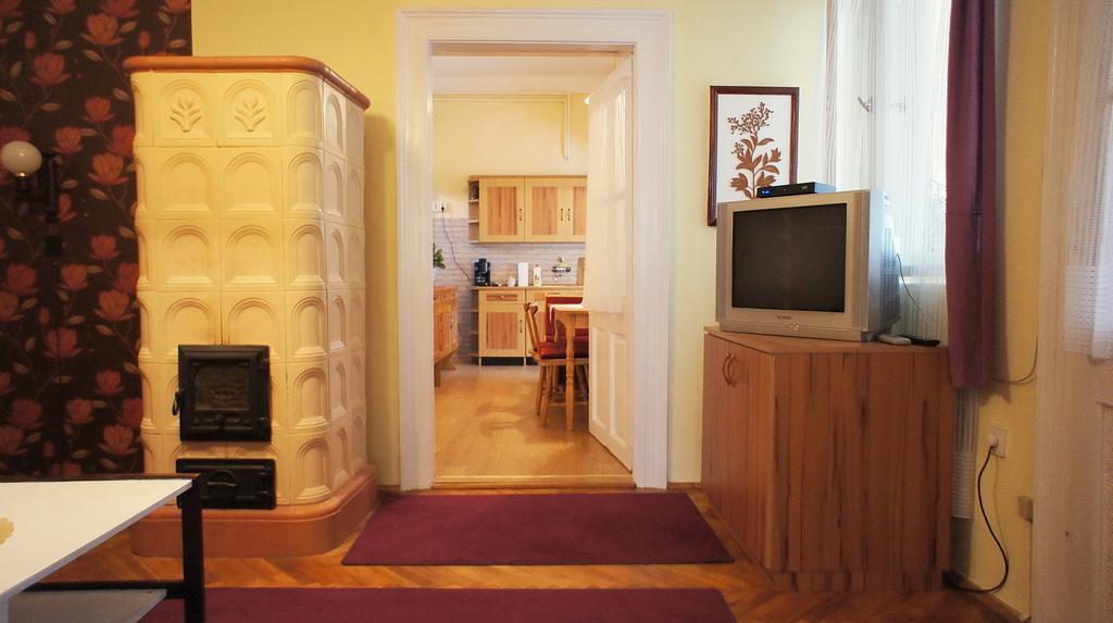 Вилла Hajnal Apartman Дьюла Номер фото