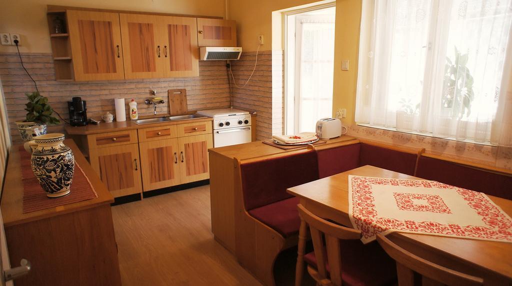 Вилла Hajnal Apartman Дьюла Номер фото