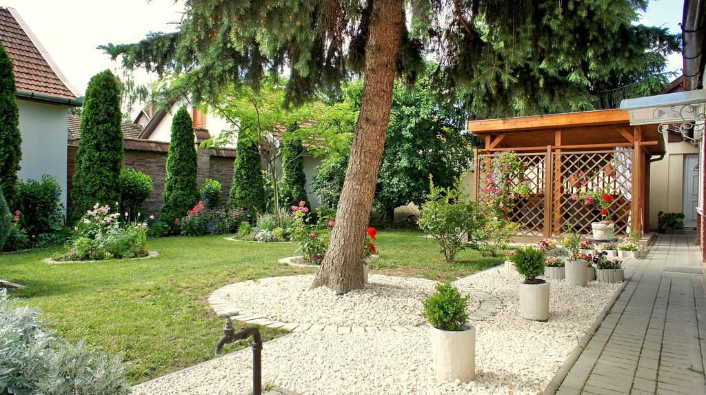 Вилла Hajnal Apartman Дьюла Экстерьер фото