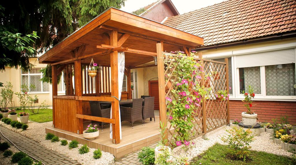 Вилла Hajnal Apartman Дьюла Экстерьер фото