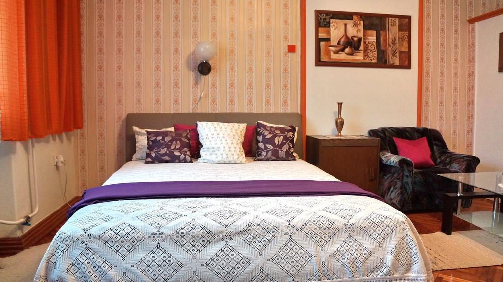 Вилла Hajnal Apartman Дьюла Экстерьер фото
